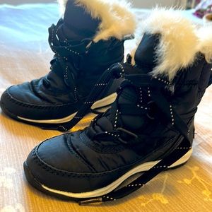 Sorel fur lined lightweight boots